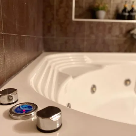Avia Luxury With Hydromassage * Salonic